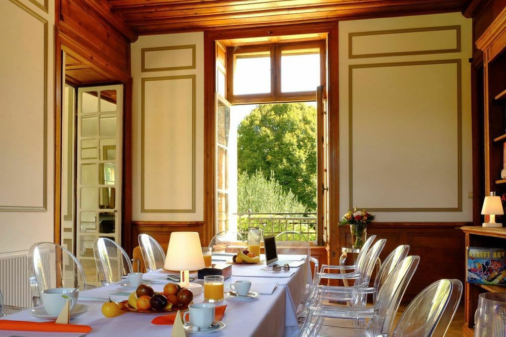 CHÂTEAU DE VAUGRIGNEUSE 3