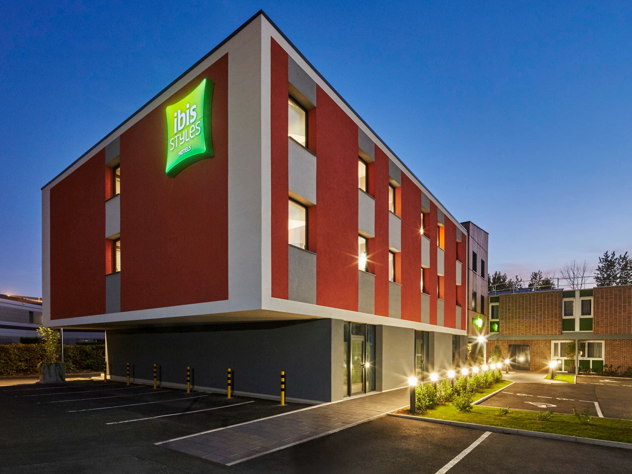 IBIS STYLES EVRY CATHEDRALE 2