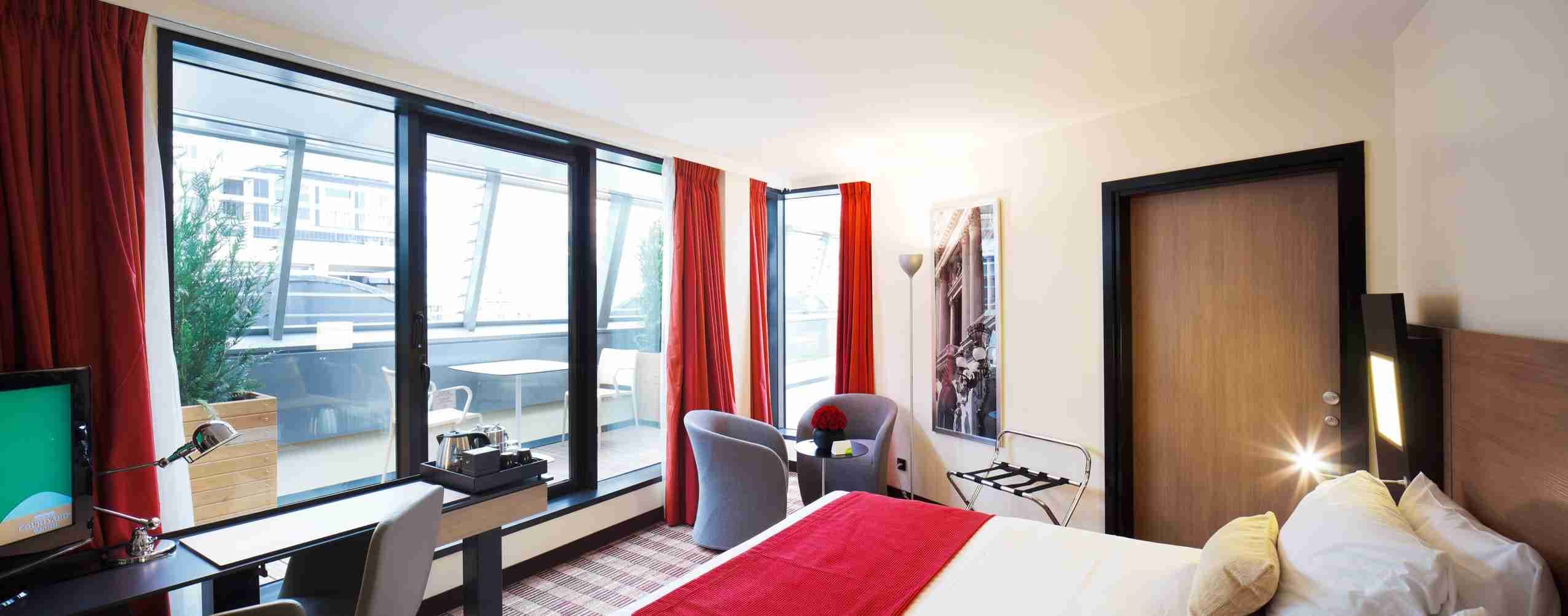 COURTYARD BOULOGNE  2