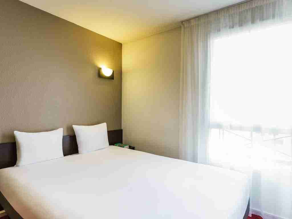 PORTE DE VERSAILLES ADAGIO ACCESS VANVes 3