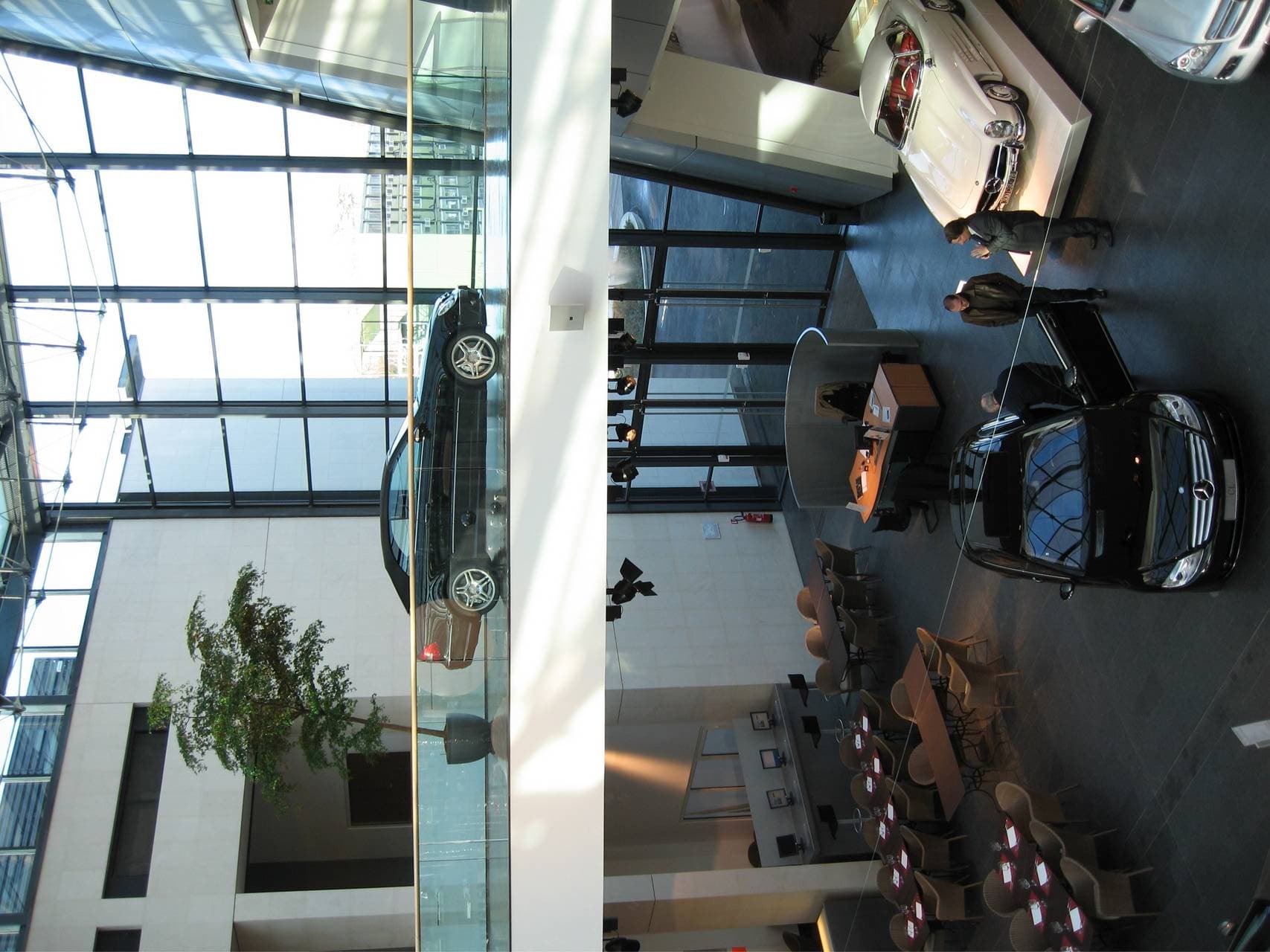 MERCEDES-BENZ CENTER 2