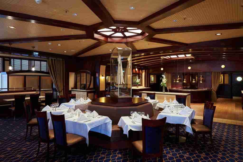 DISNEY NEWPORT BAY CLUB  3