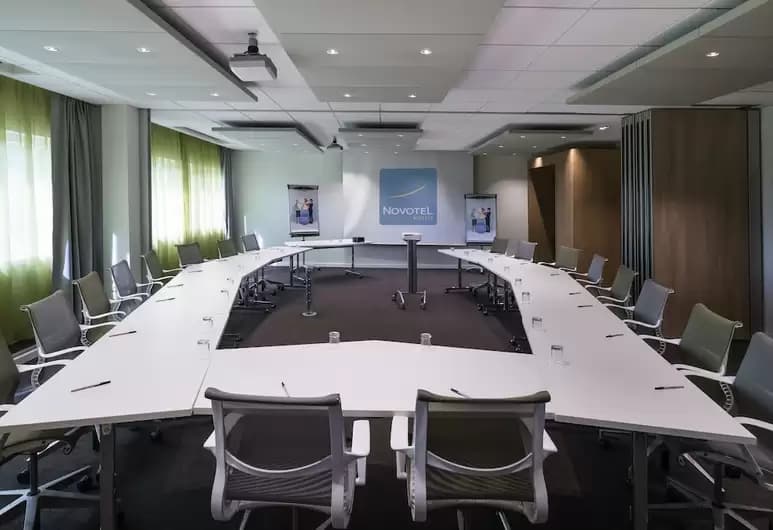 NOVOTEL SURVILLIERS SAINT WITZ 