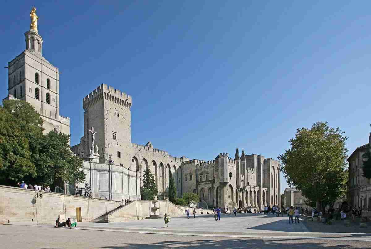 AVIGNON - CENTRE DES CONGRÈS DU PALAIS DES PAPES