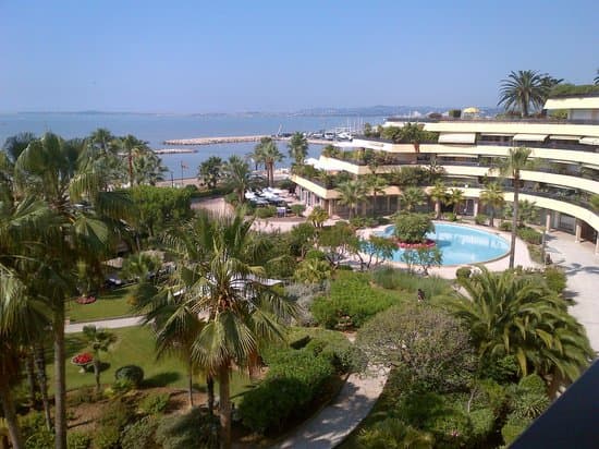 HOLIDAY INN NICE - SAINT LAURENT DU VAR 
