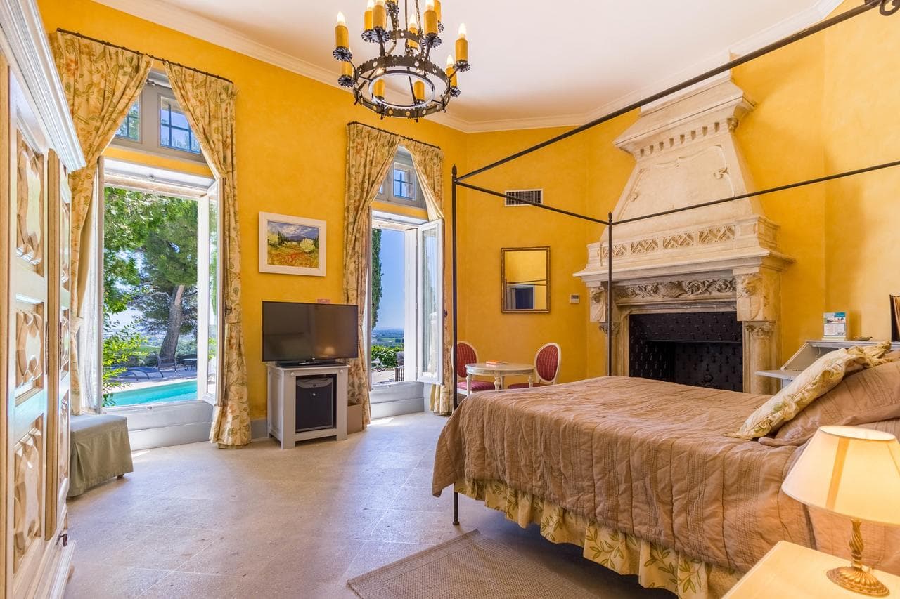 HOSTELLERIE DU CHâTEAU DES FINES ROCHES  3