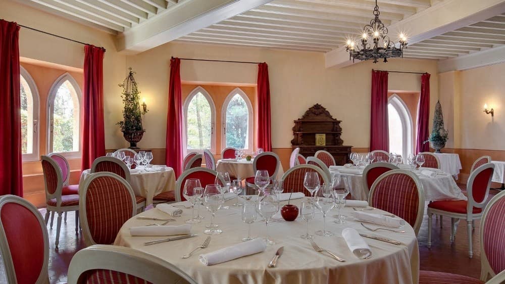 HOSTELLERIE DU CHâTEAU DES FINES ROCHES  2