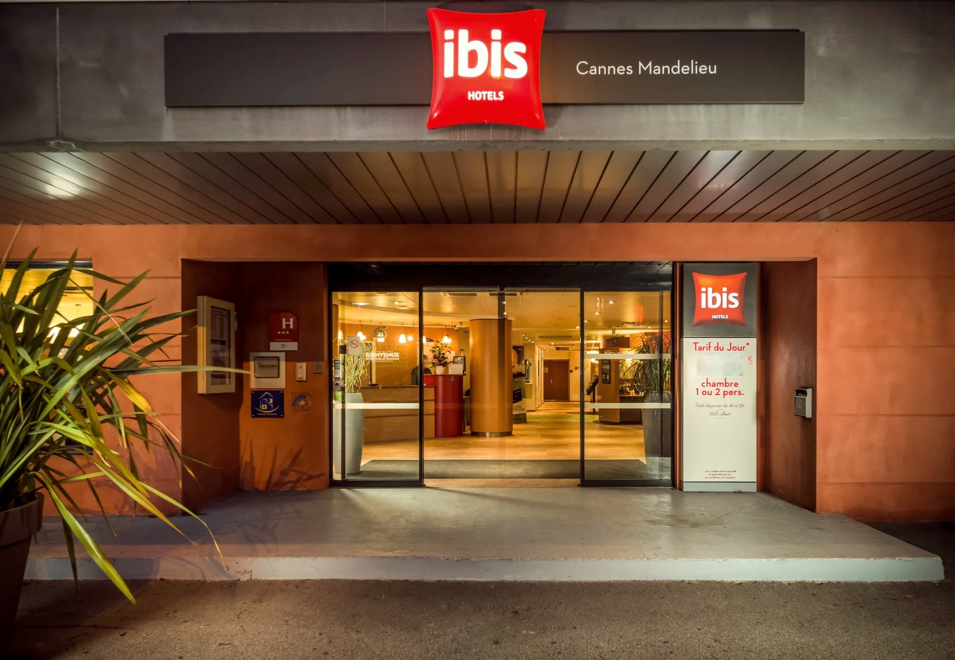 IBIS CANNES MANDELIEU 