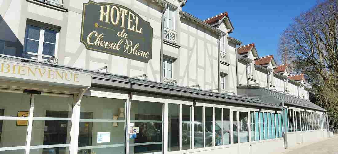 LE CHEVAL BLANC